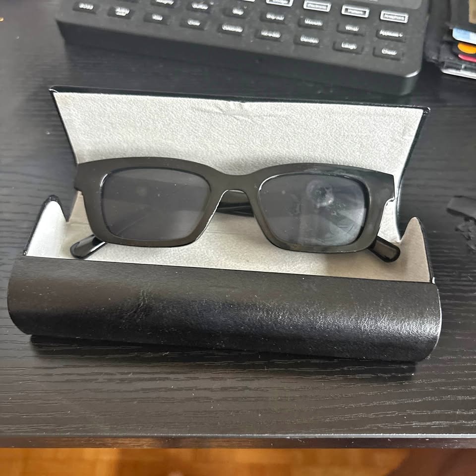 Black Sunglasses with case - Cat Eyes