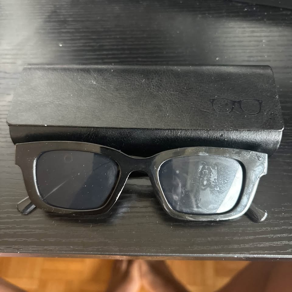 Black Sunglasses with case - Cat Eyes - photo 3