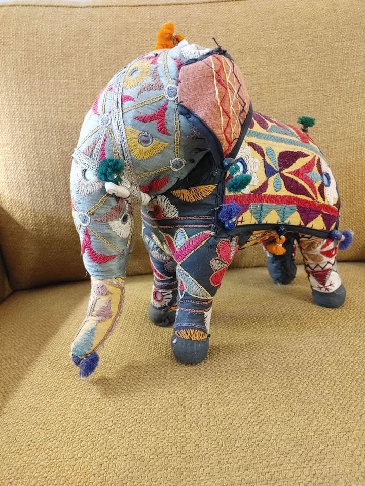 Vintage Embroidered Elephant Decor - photo 2