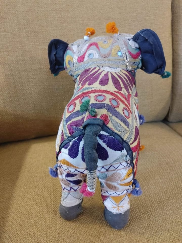 Vintage Embroidered Elephant Decor - photo 3
