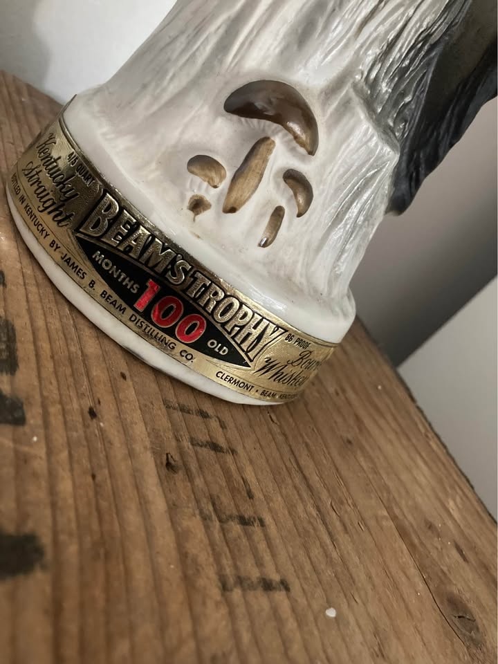 1969 Jim Beam Red Headed Woodpecker Decanter - photo 2