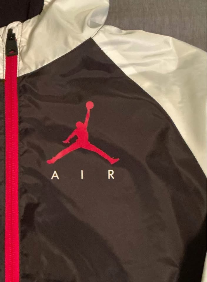 Nike Air Jordan Windbreaker Youth Size Large - photo 2