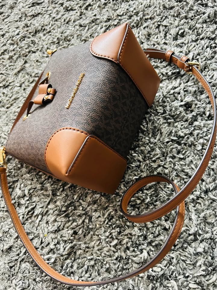 Michael Kors Mercer Small Logo Bucket Bag - photo 2