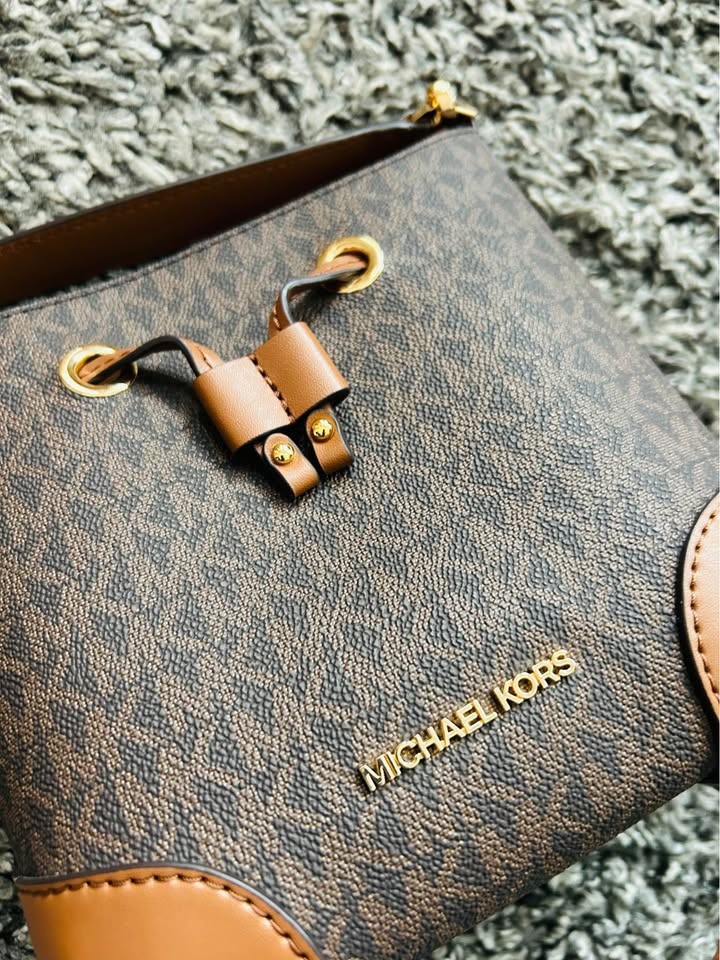 Michael Kors Mercer Small Logo Bucket Bag - photo 3