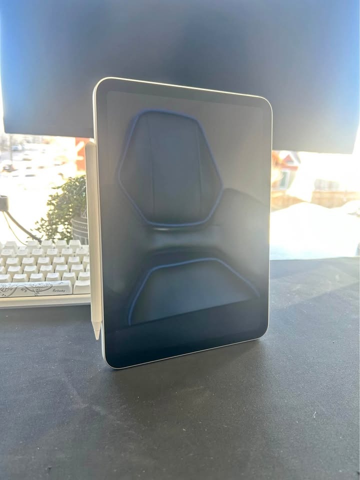 New iPad 10th gen mint condition