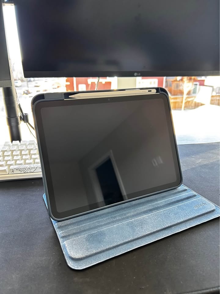 New iPad 10th gen mint condition - photo 2