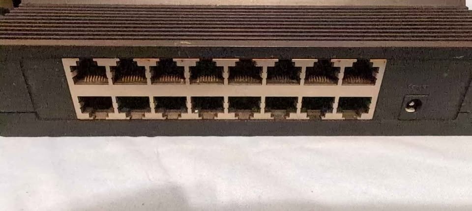 TP-Link 16-Port Desktop Switch (TL-SF1016D) - As-Is - photo 2