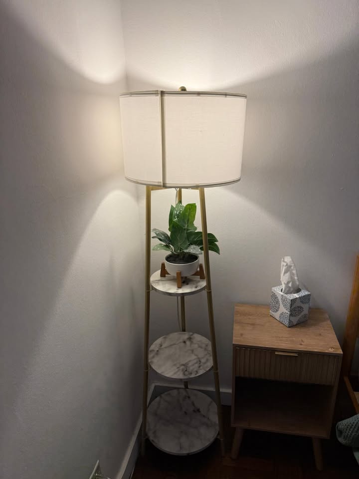 Selling lamp, less than 1 year old