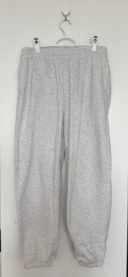 Grey Sweatsuit - Hoodie L, Pants M - photo 3