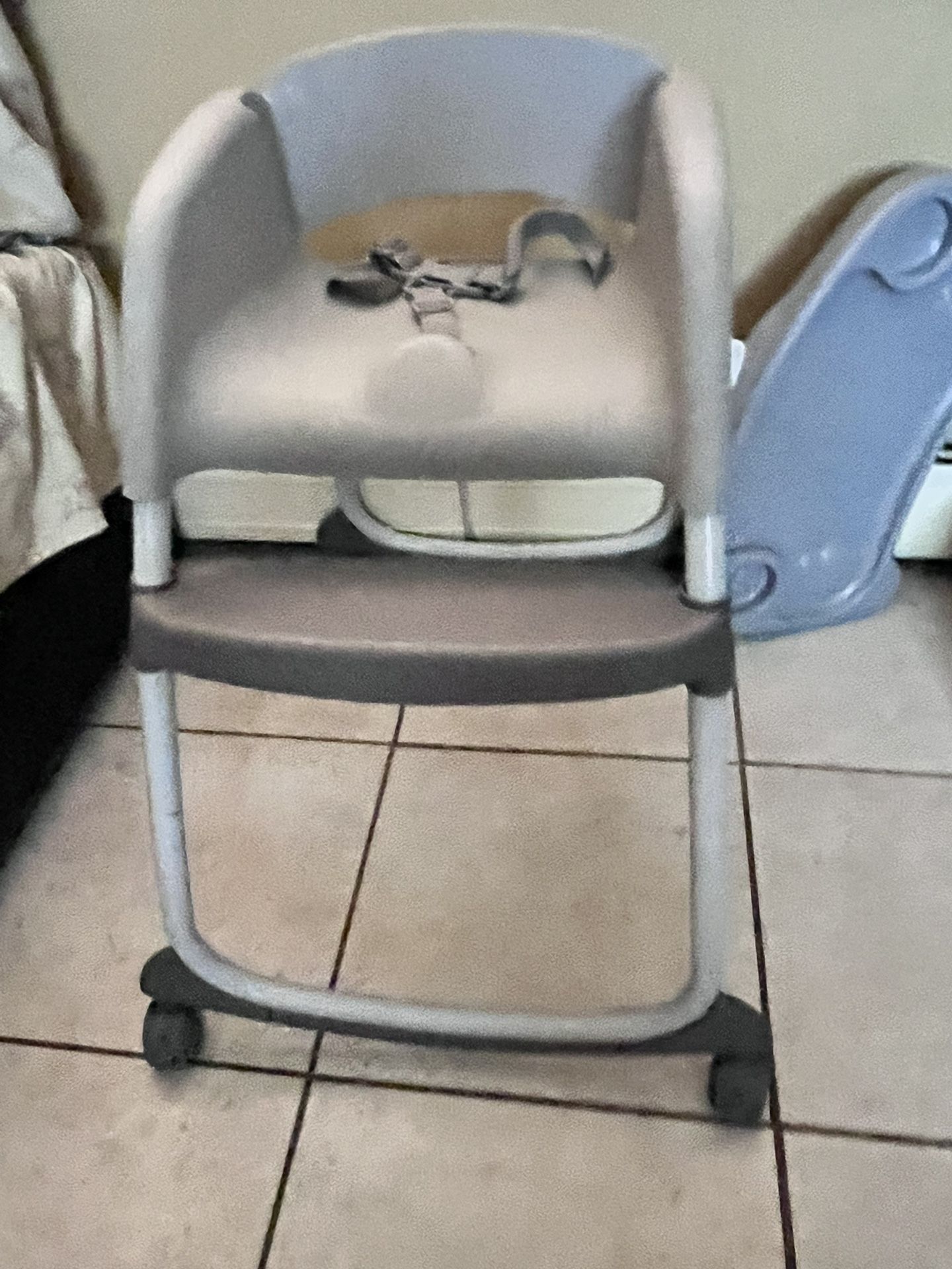 High Chair - photo 3