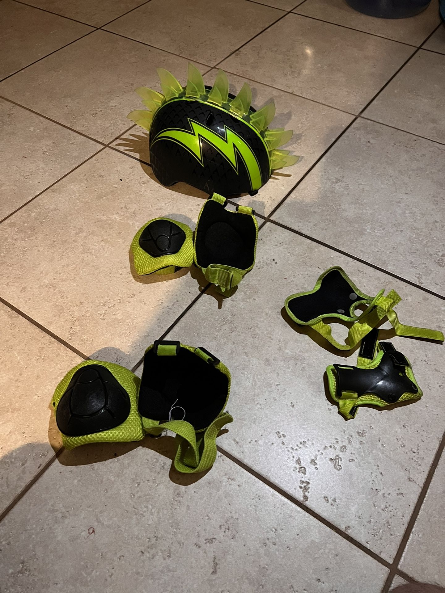Kids Helmet And Pads