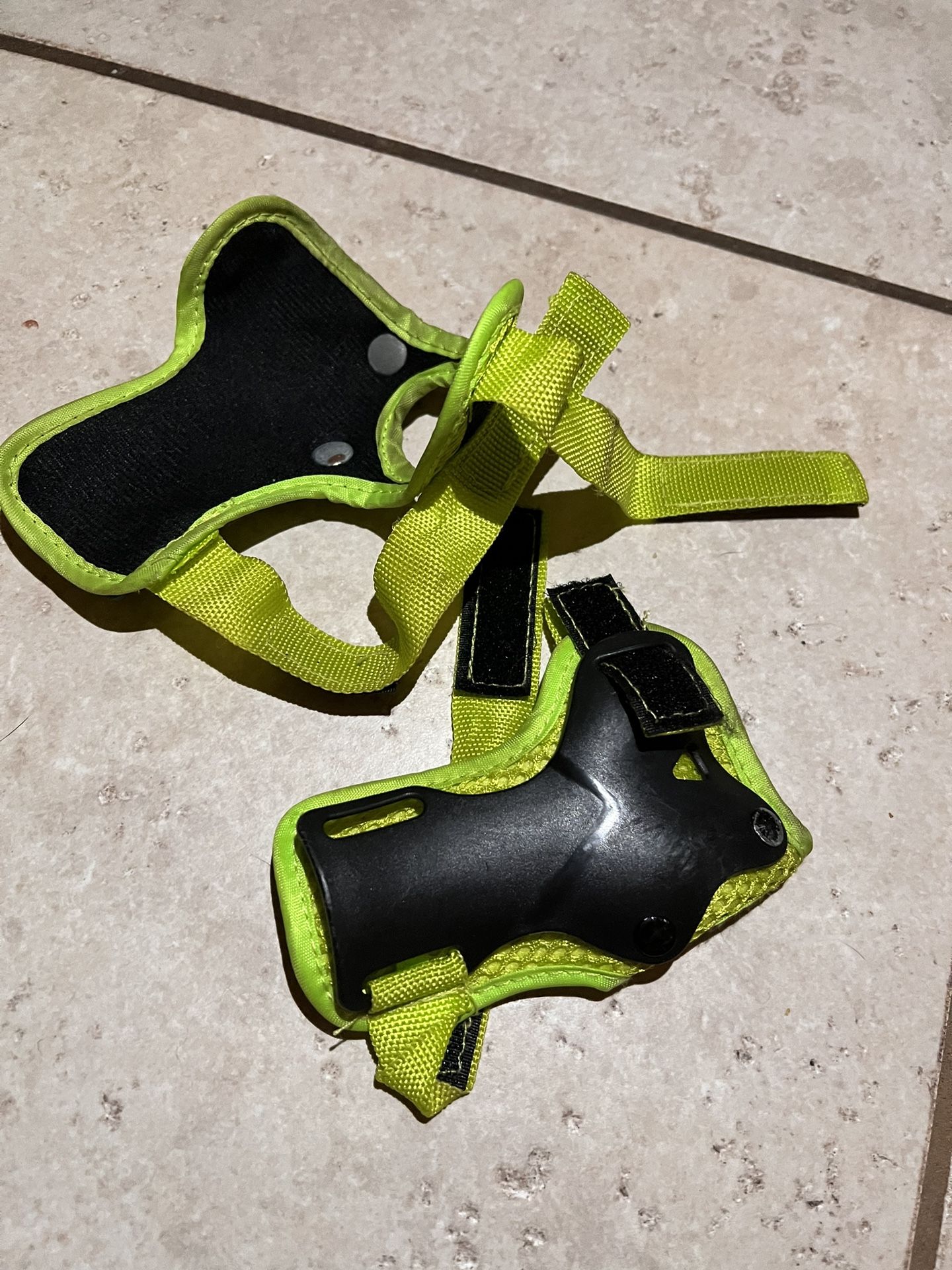 Kids Helmet And Pads - photo 3