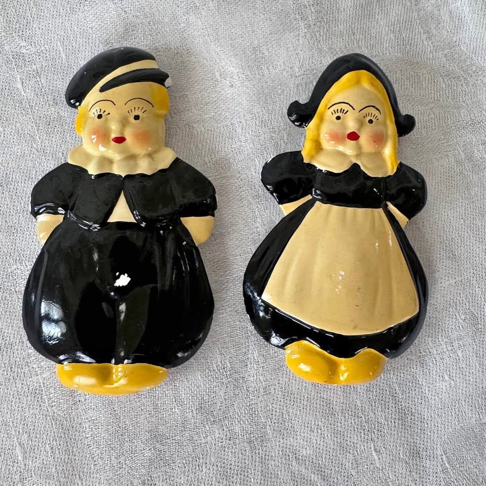 Dutch couple plasterware