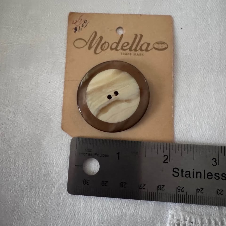Large, mid century horn effect button - photo 5