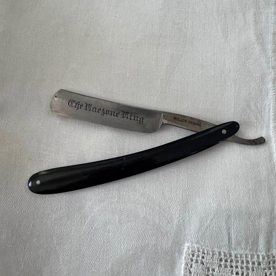 Vintage Raezone king, harmonica style razor
