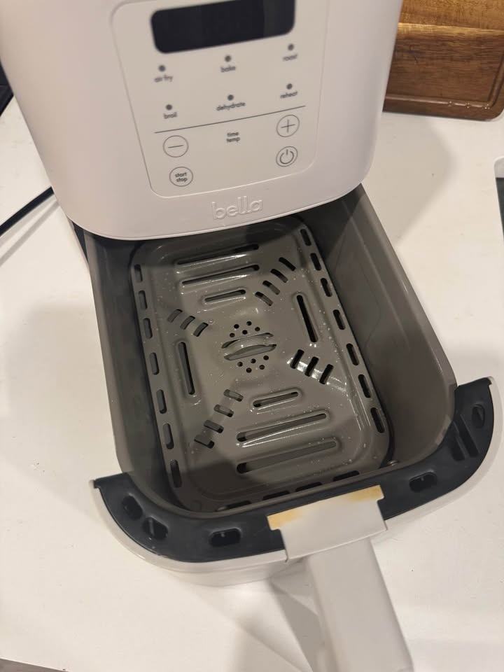 BELLA Air Fryer – Fully Functional - photo 2