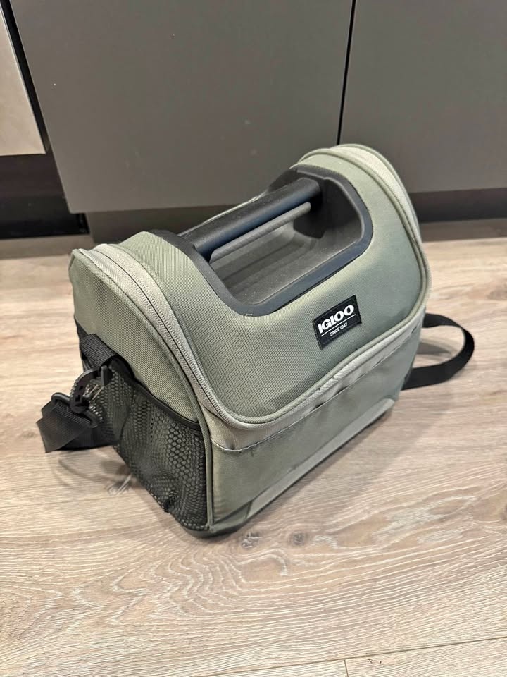 IGLOO Soft Cooler Bag – Great Condition