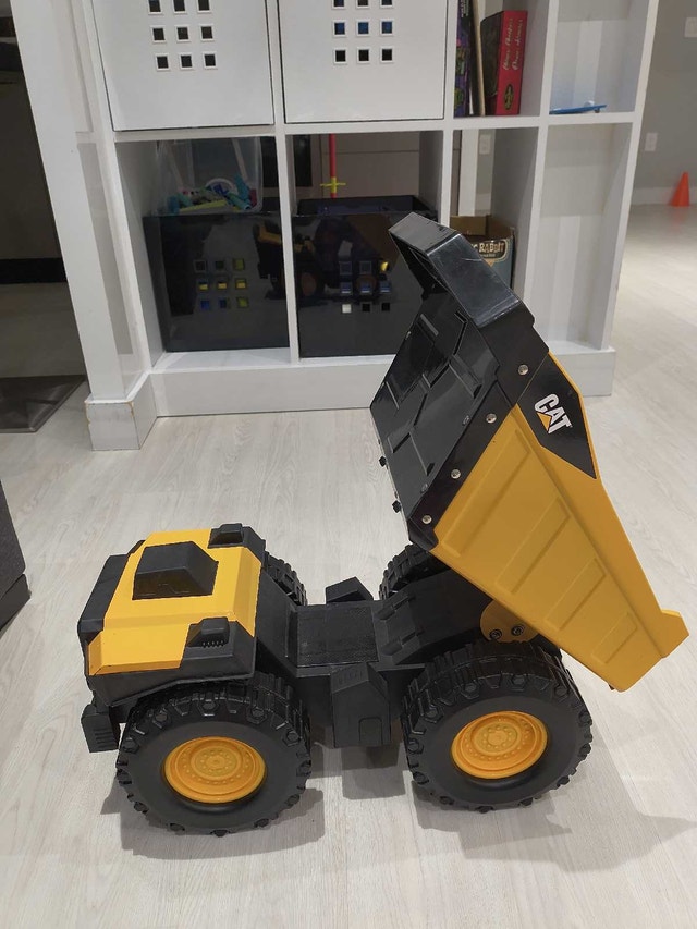 Caterpillar Toy Steel Dump Truck - photo 2
