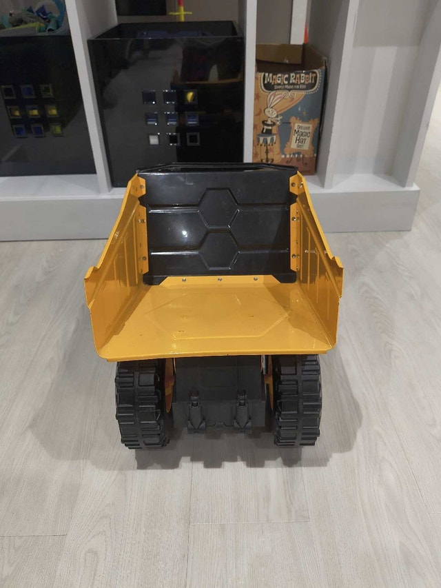 Caterpillar Toy Steel Dump Truck - photo 3