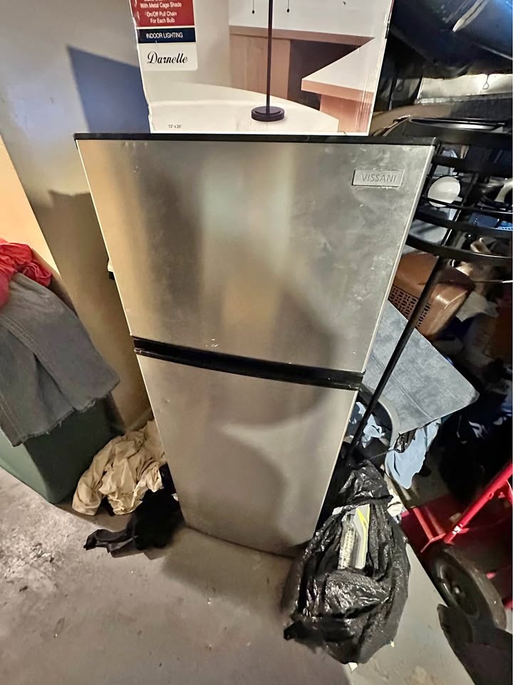 Vissani Refrigerator