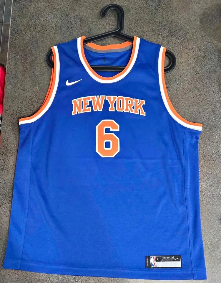 Kristaps Porzingis NY Knicks Size 40 Men’s S Nike Swingman thumbnail