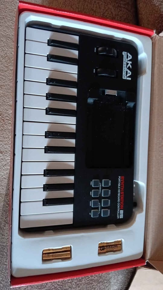 AKAI Synthstation 25 MIDI Controller in Box - photo 2