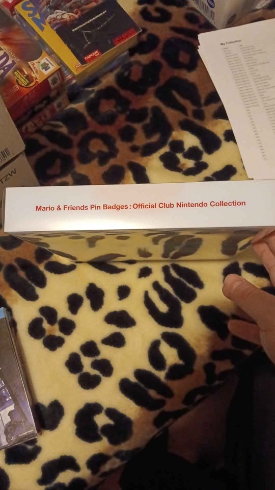 Club Nintendo Collector's Pin Set - Rare - photo 3