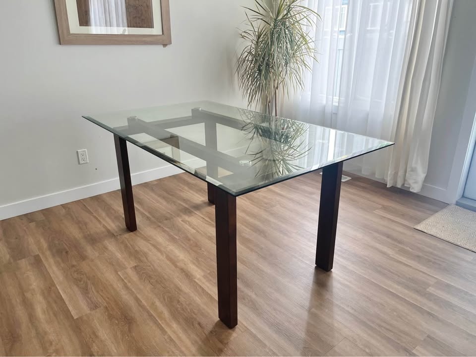 WOODEN BASE DINING TABLE - photo 4