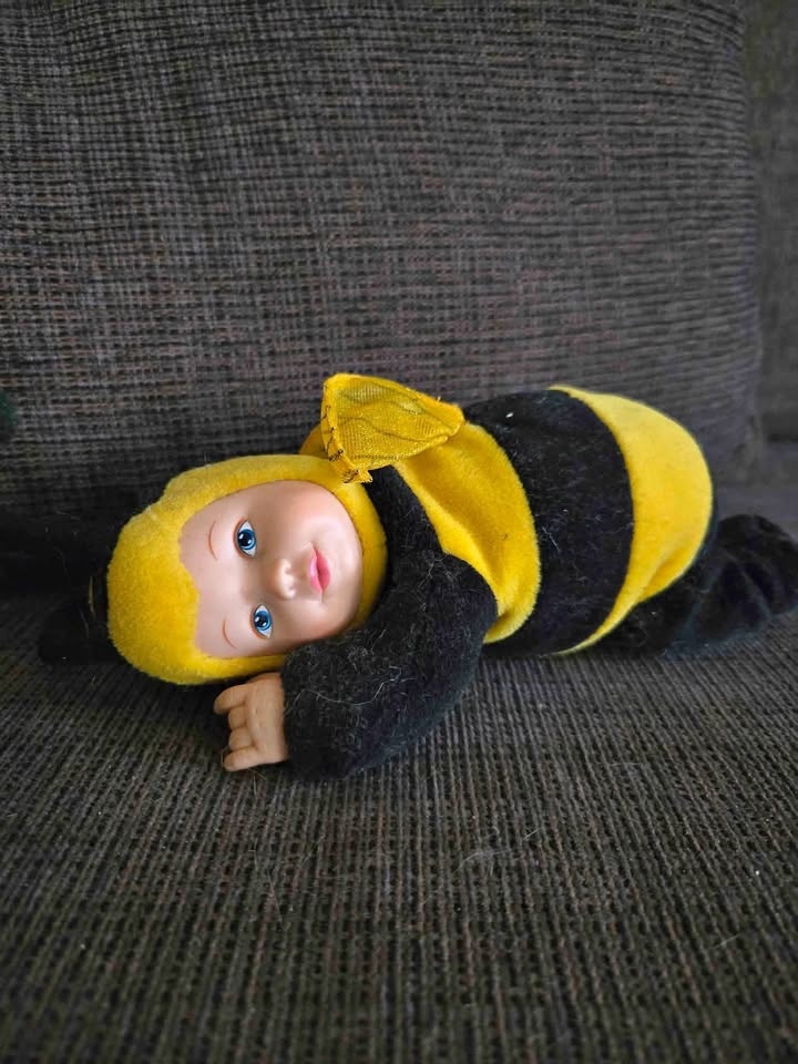Anne Geddes Bee