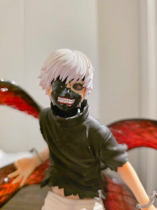 Tokyo Ghoul Ken *RARE* Figure + Freebies