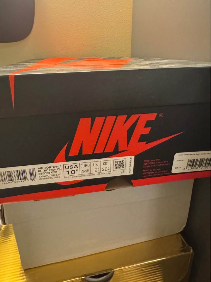Air Jordan 1 Retro High OG “Black & Metallic Gold” – Size 10.5 - photo 4