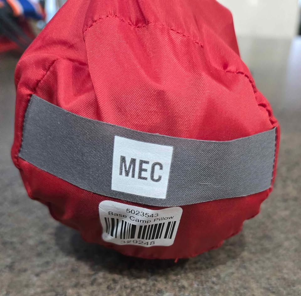 MEC Base Camp inflatable pillow. Like New! - photo 3