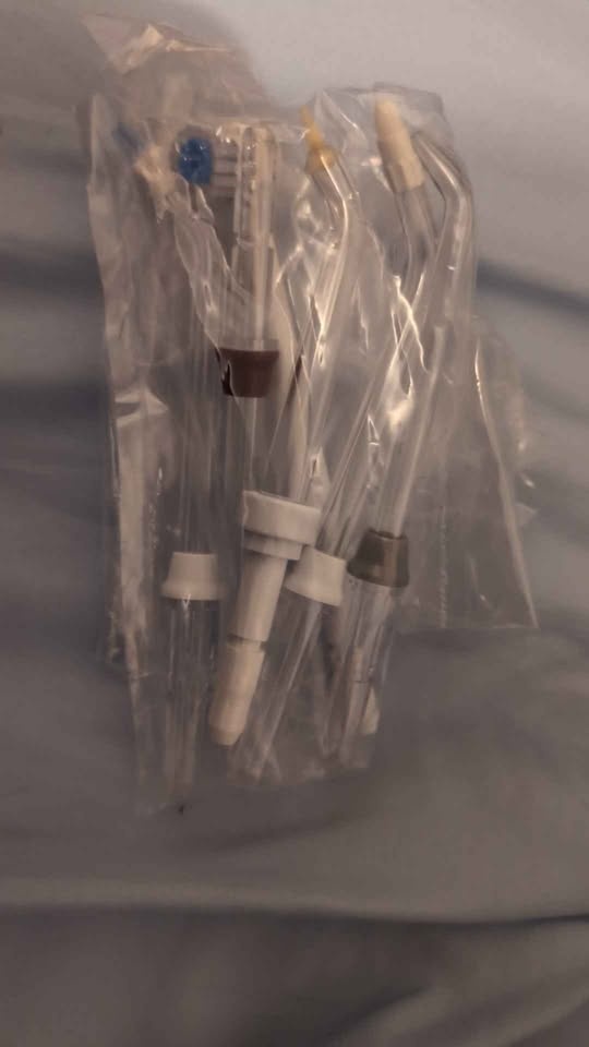 NEW Open Box Waterpik Water Flosser WP-270C / WP-305C - photo 2
