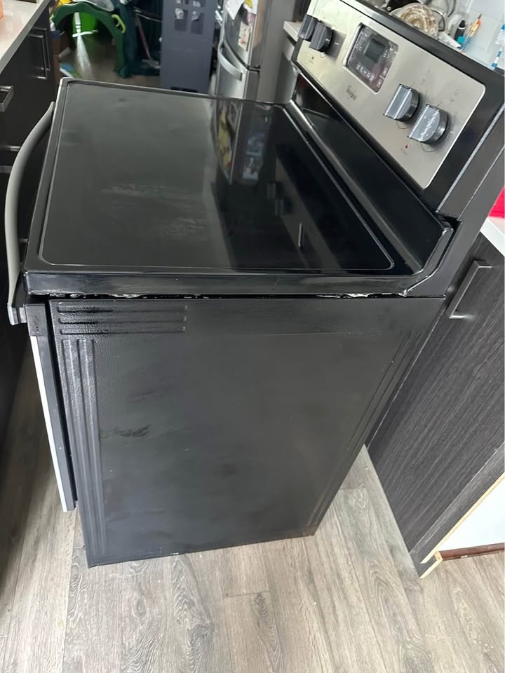 Whirlpool Electric Range - photo 4