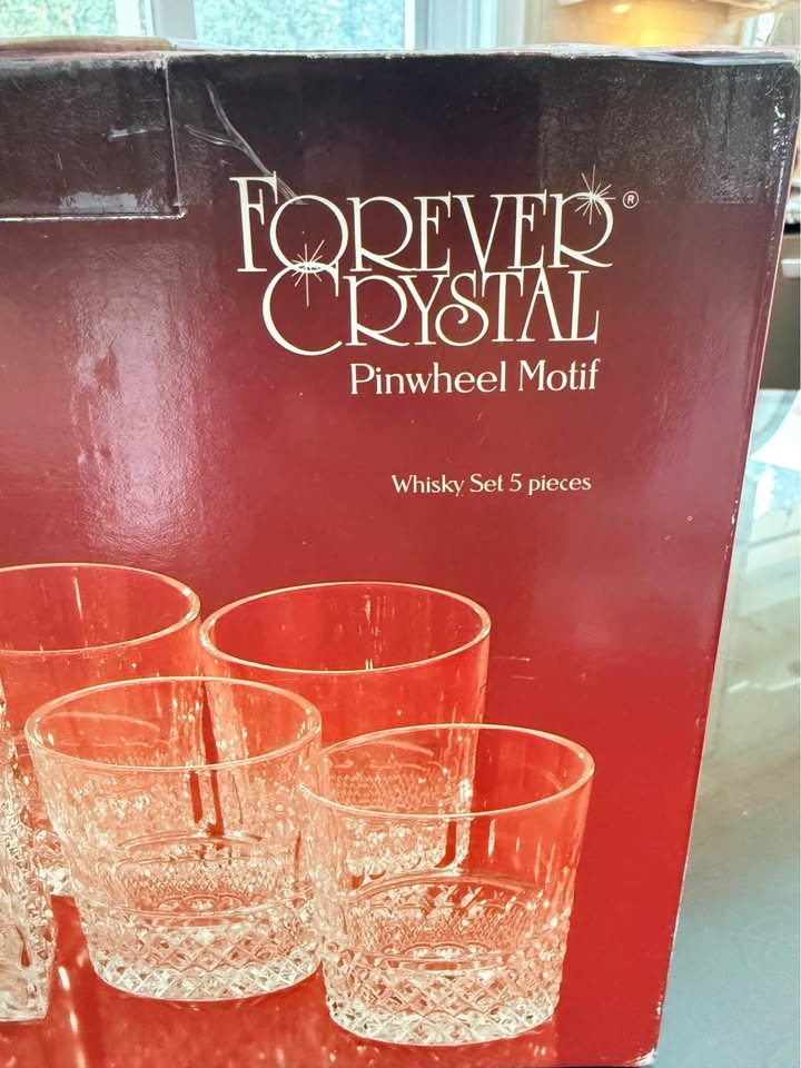 24% Lead Crystal Liquor Dispenser with 4 Glasses - photo 3