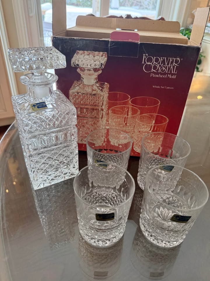 24% Lead Crystal Liquor Dispenser with 4 Glasses - photo 4
