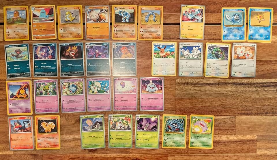 31 Pokemon Cards