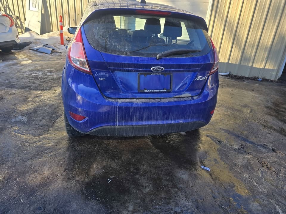 2014 Ford Fiesta SE - photo 2