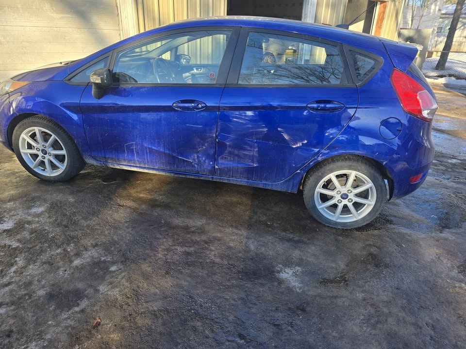 2014 Ford Fiesta SE - photo 4