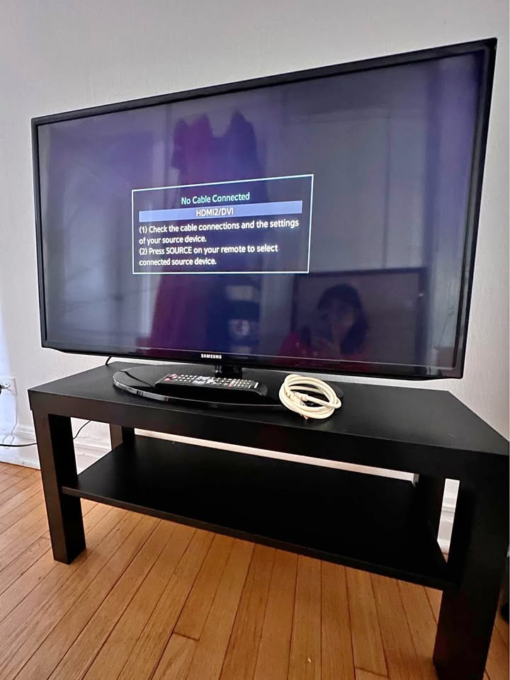 40” Samsung Smart TV + stand
