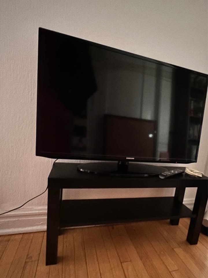 40” Samsung Smart TV + stand - photo 2