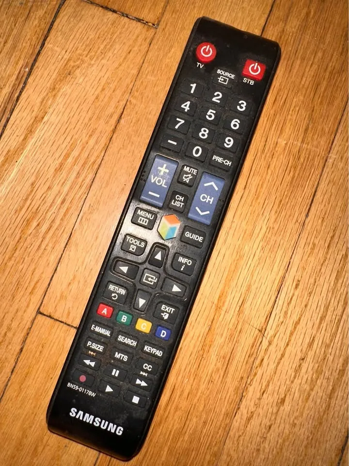 40” Samsung Smart TV + stand image indicator(6)