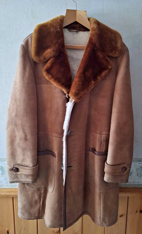 Vintage Men's Tan Brown Sheepskin Shearling Coat - Medium