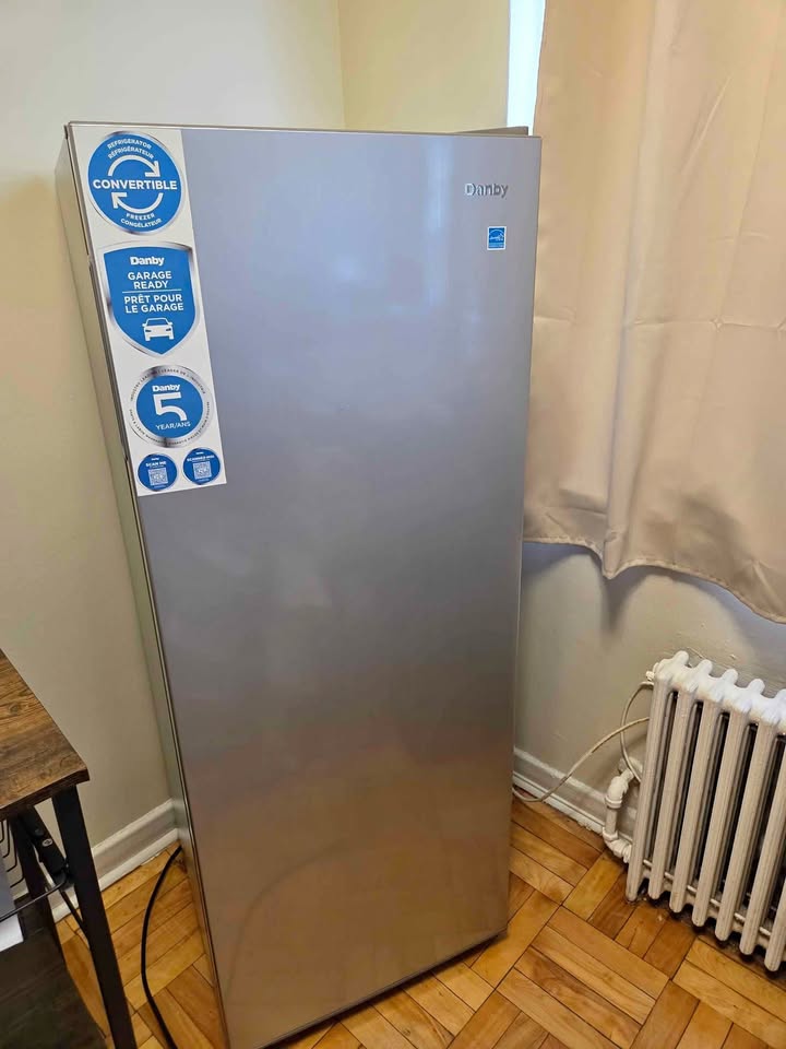 Danby Fridge-Freezer (6.8 cu. ft.)