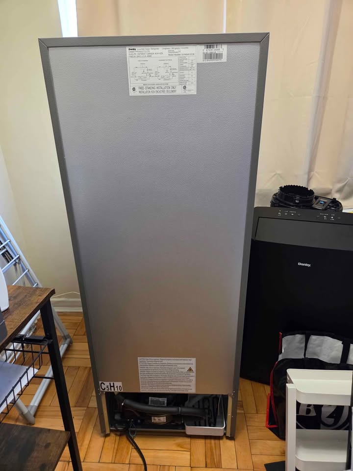 Danby Fridge-Freezer (6.8 cu. ft.) - photo 2