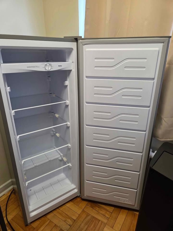 Danby Fridge-Freezer (6.8 cu. ft.) - photo 3