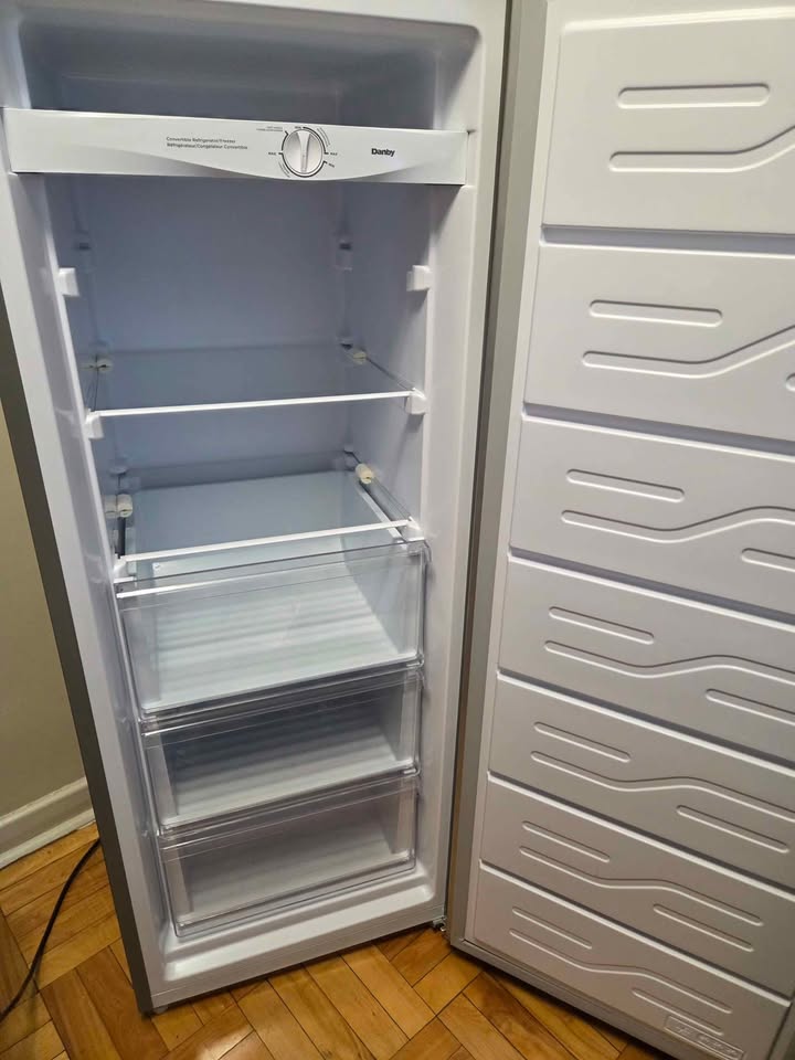 Danby Fridge-Freezer (6.8 cu. ft.) - photo 4