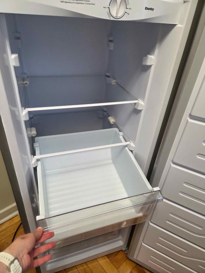 Danby Fridge-Freezer (6.8 cu. ft.) - photo 5