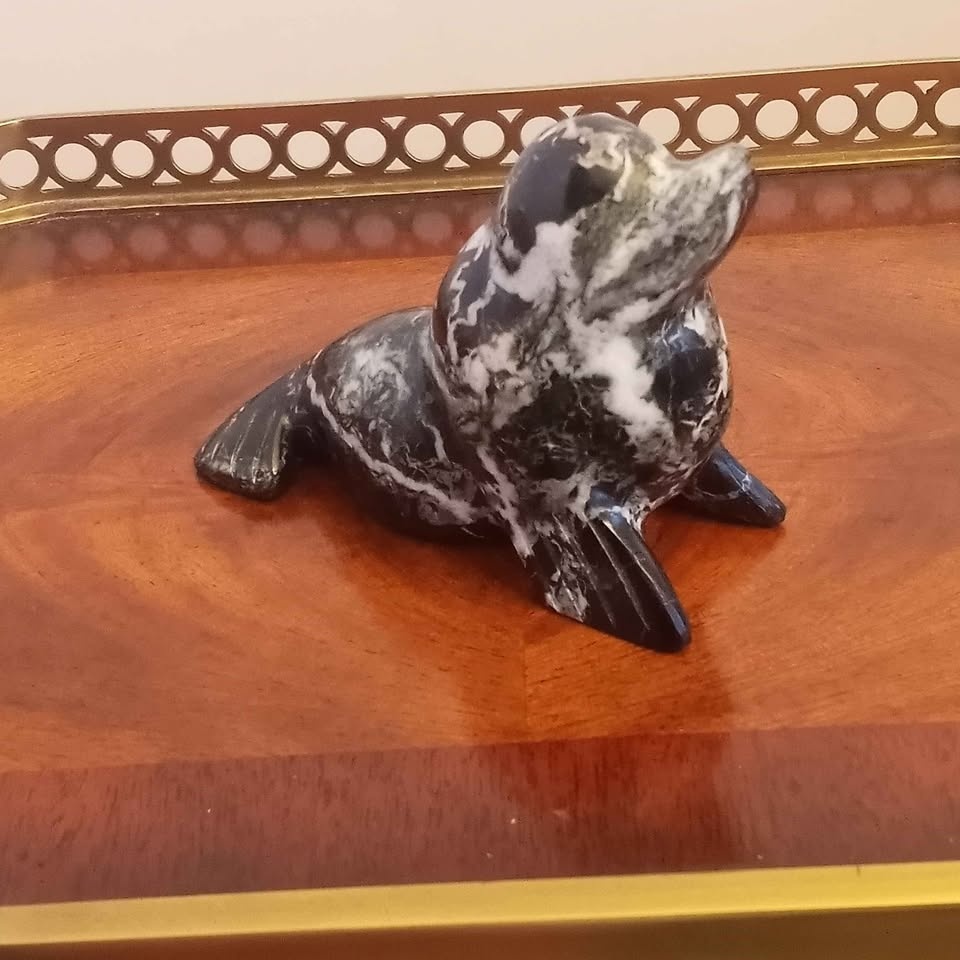 Sea lion figurative sculpture - photo 2