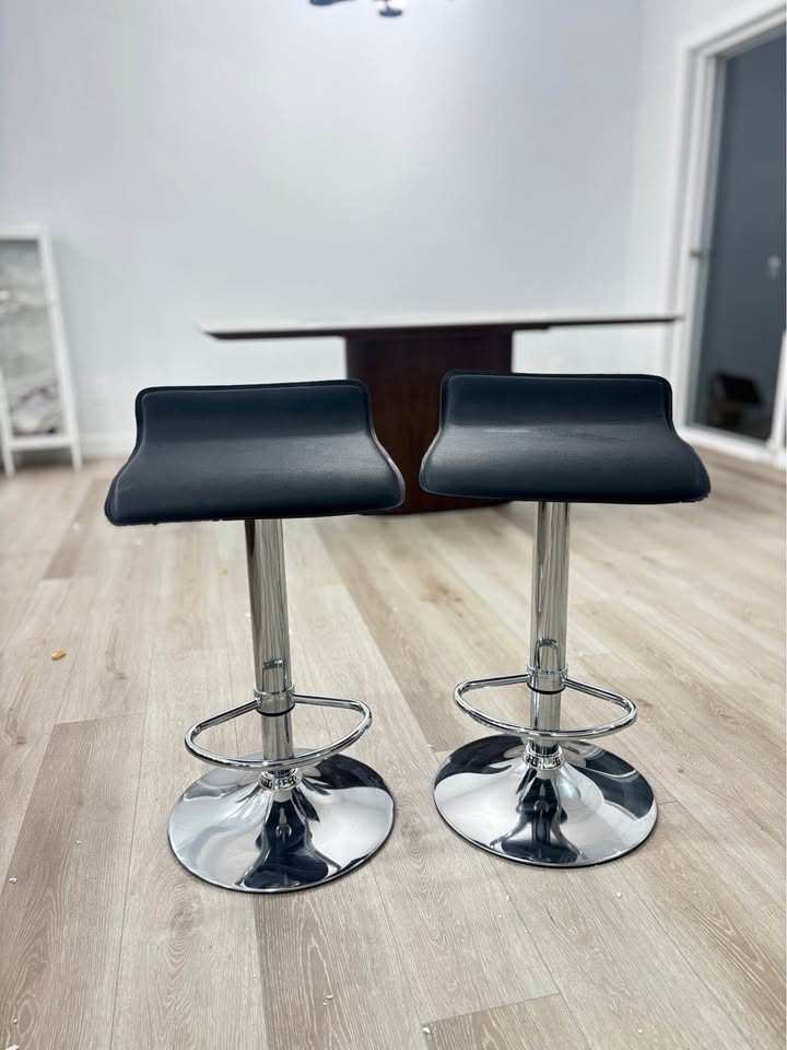 Brand new 2 Adjustable Black Bar Stools Chrome Base - photo 2